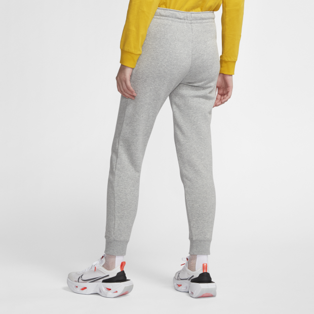 nike sportswear essential