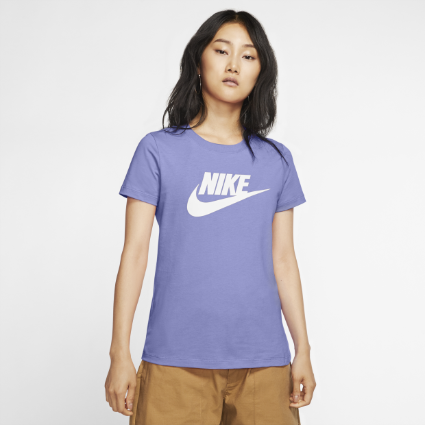 nike sportswear essential