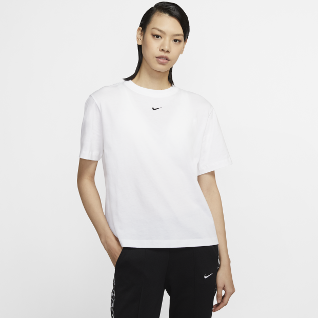 nike t shirt sportswear